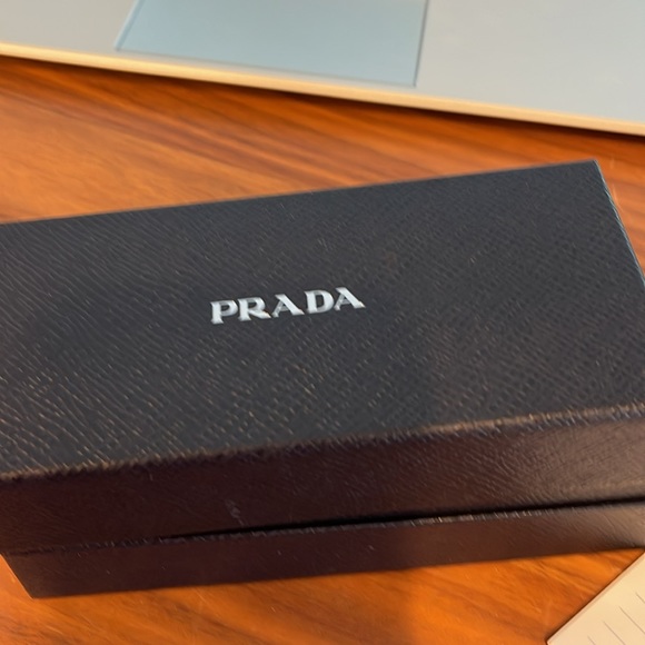 Prada woman’s sunglasses - Picture 4 of 4